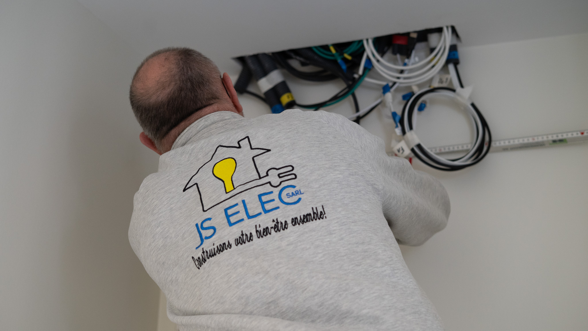 Chantier de rénovation électrique dans un cabinet dentaire