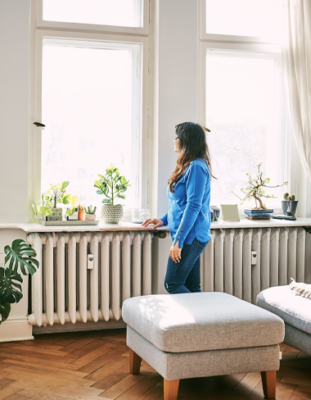 Radiateur électrique moderne dans un salon